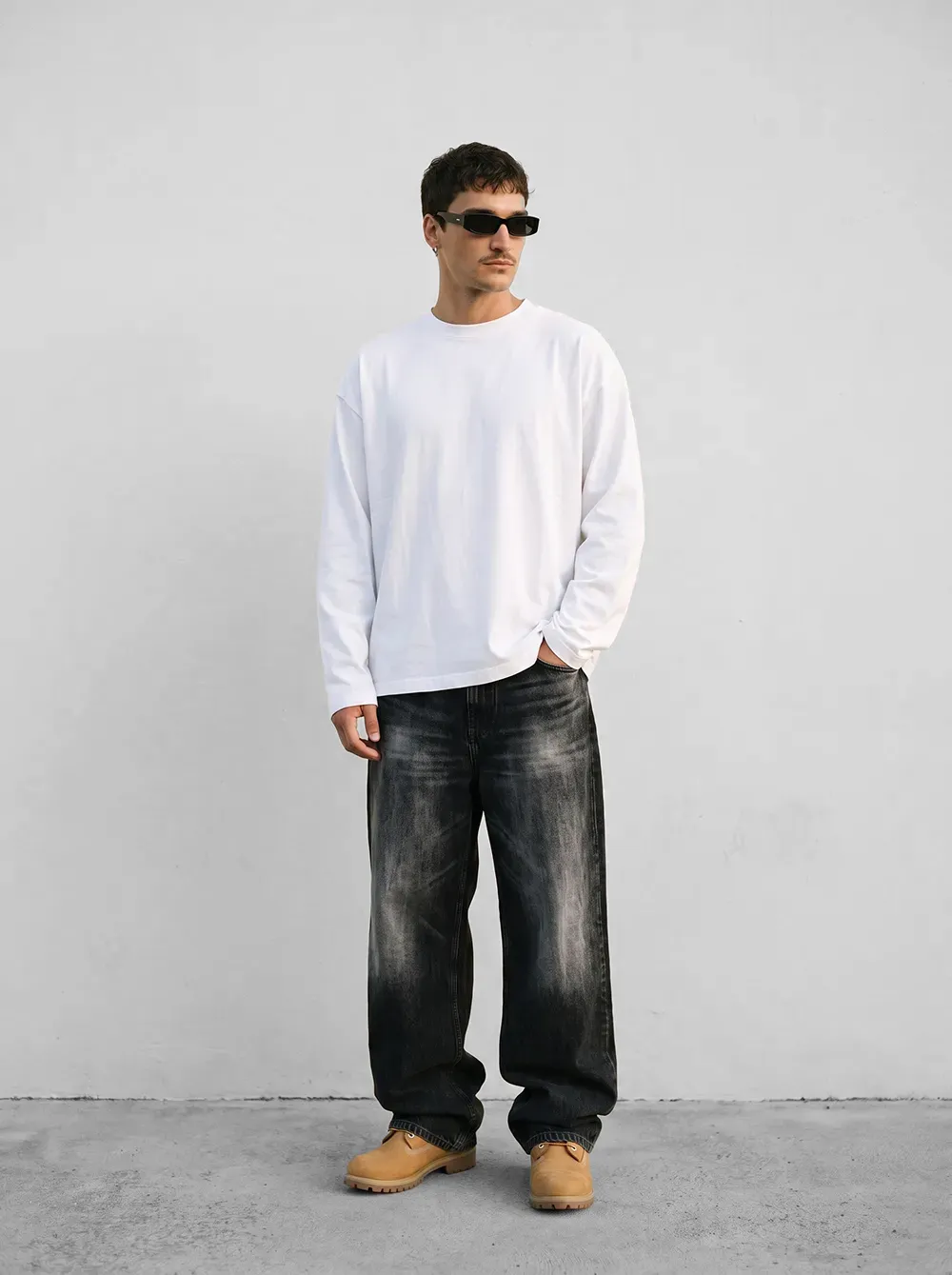 Baggy Jeans Asphalt – am Modell